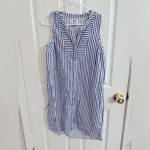 Women’s old navy striped dress. Navy blue stripes. Size medium.